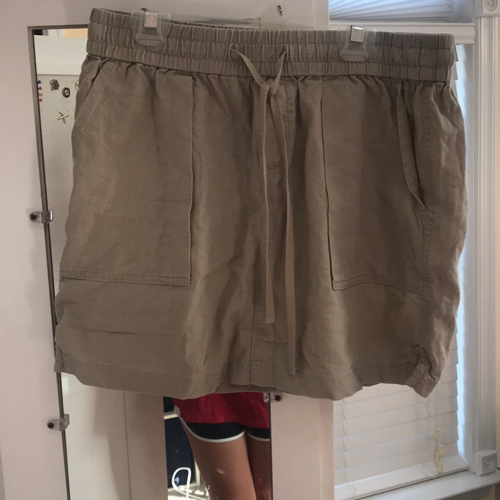 Old navy tan skirt